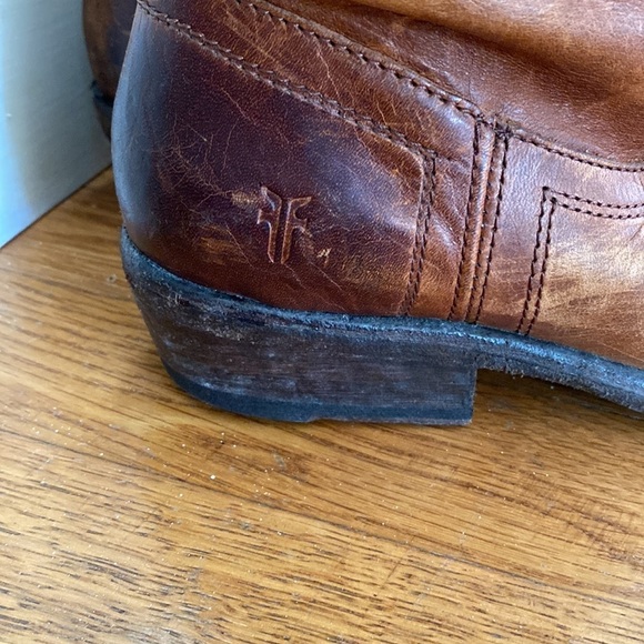 Frye - Picture 8 of 8